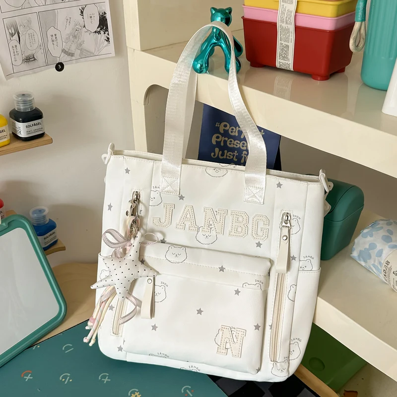 Legere Charakter-verzierte Rucksack Karnz
