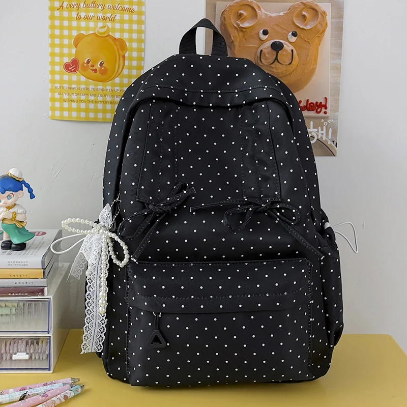 Stylische gepunktete Schultasche Karnz