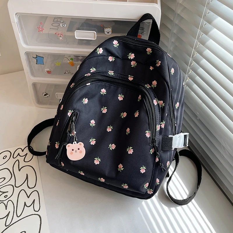 Niedlicher floral bestickter Mini-Rucksack Karnz