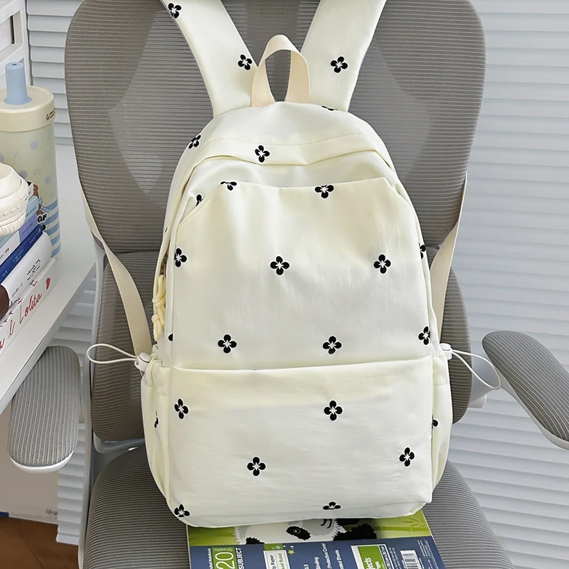 Blumenbestickter Freizeit-Rucksack Karnz
