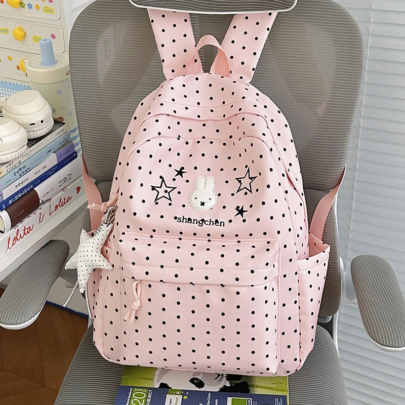 Verspielt gepunkteter Rucksack mit Hasenmotiv Karnz