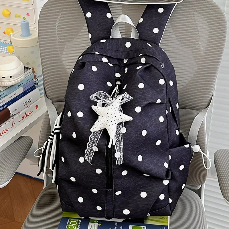 Verspielt gepunkteter Rucksack Karnz