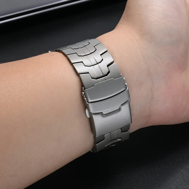 Google Pixel Watch 5 - 45mm Iron' Titanarmband (Silber)