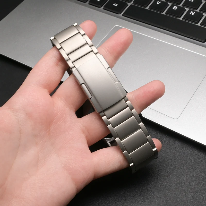 Google Pixel Watch 5 - 45mm Titanarmband (Silber)