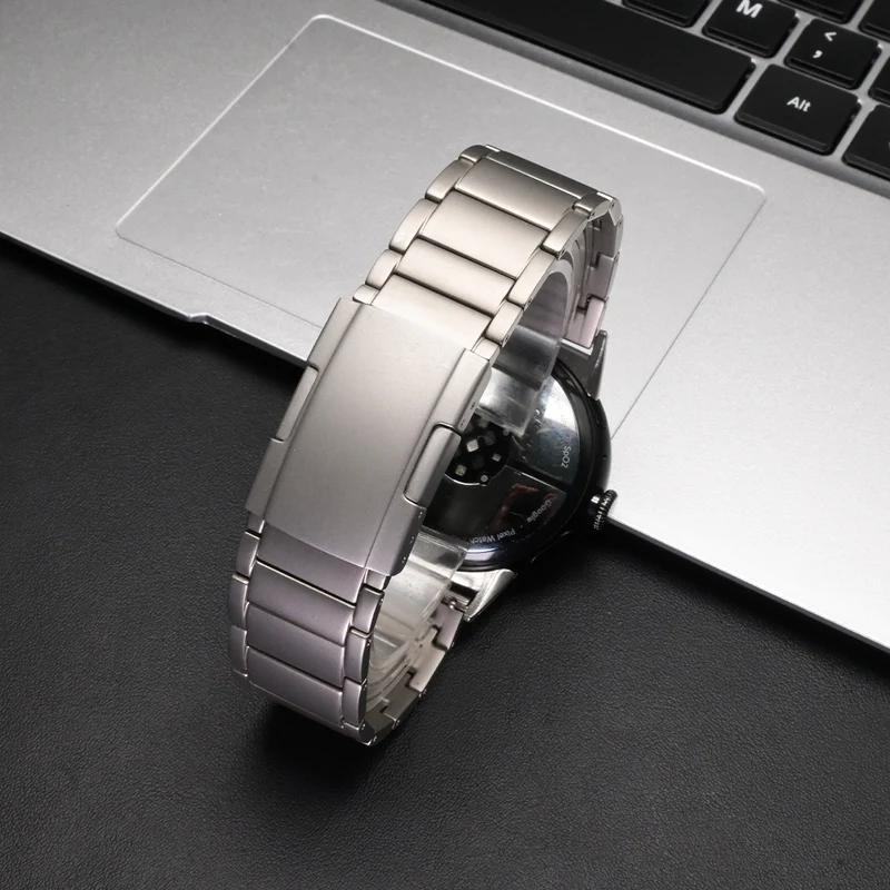Google Pixel Watch 5 - 45mm Titanarmband (Silber)