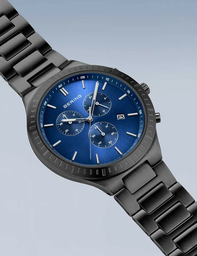 Bering Classic 11743-727 Herren Armbanduhr Blau • Titan-Chronograph • Saphirglas entspiegelt
