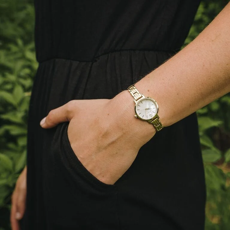Holzkern Hanwi Damen Armbanduhr • Perlmutt-Zifferblatt • Edelstahl Gold