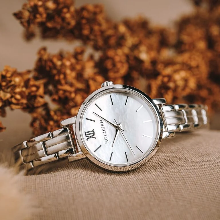 Holzkern Skadi Skadi Damen Armbanduhr Weiß • Miyota Quarzwerk • Perlmutt-Zifferblatt