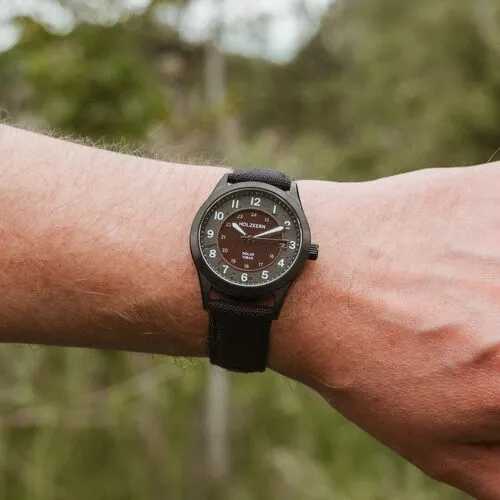 Holzkern Wildlight Armbanduhr Moosgrün & Gold • Solaruhrwerk • Echtes Moos im Zifferblatt