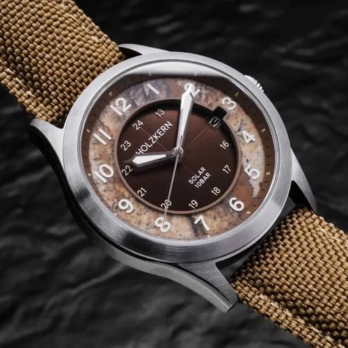 Holzkern Wildlight Armbanduhr Moosgrün & Gold • Solaruhrwerk • Echtes Moos im Zifferblatt