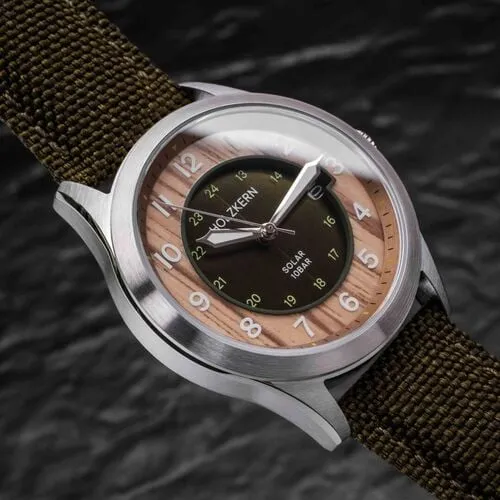 Holzkern Wildlight Armbanduhr Moosgrün & Gold • Solaruhrwerk • Echtes Moos im Zifferblatt