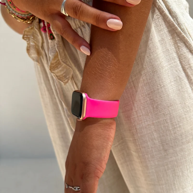 xoxo Wildhearts Apple Watch Silikonarmband (Knalliges Rosa)