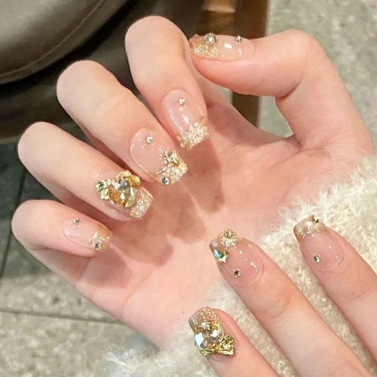 Glamouröse mit Kristallen verzierte Press-On Nail Set