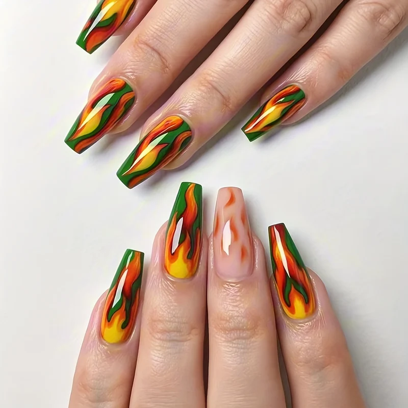 Flammeninspiriert Nail Art