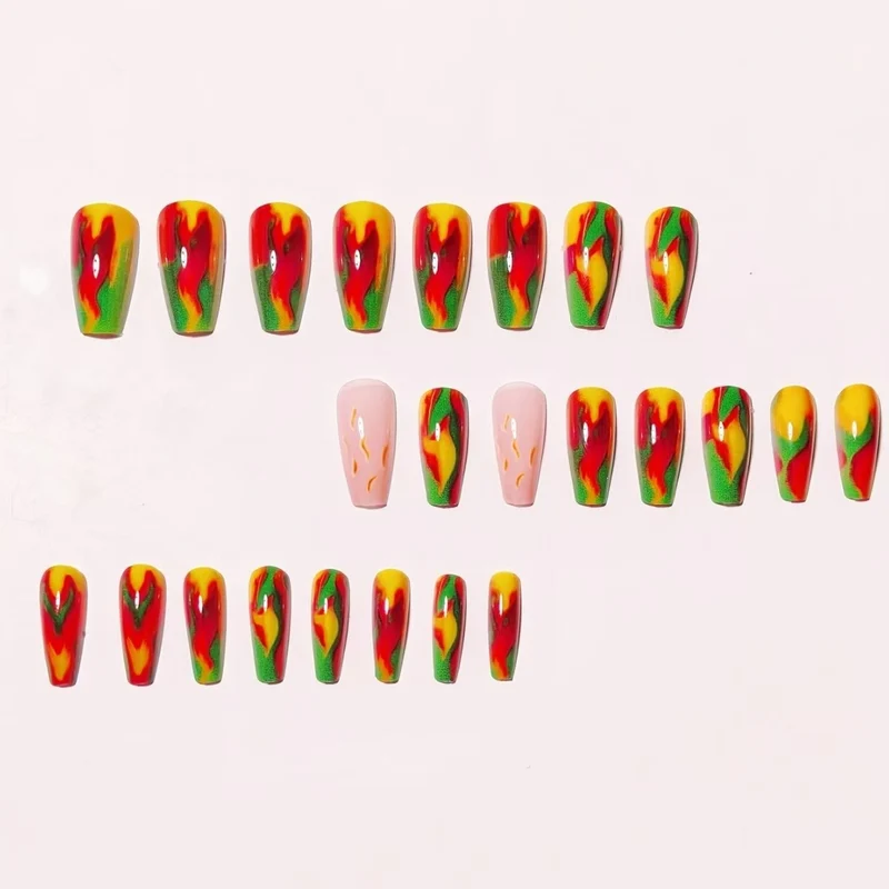 Flammeninspiriert Nail Art