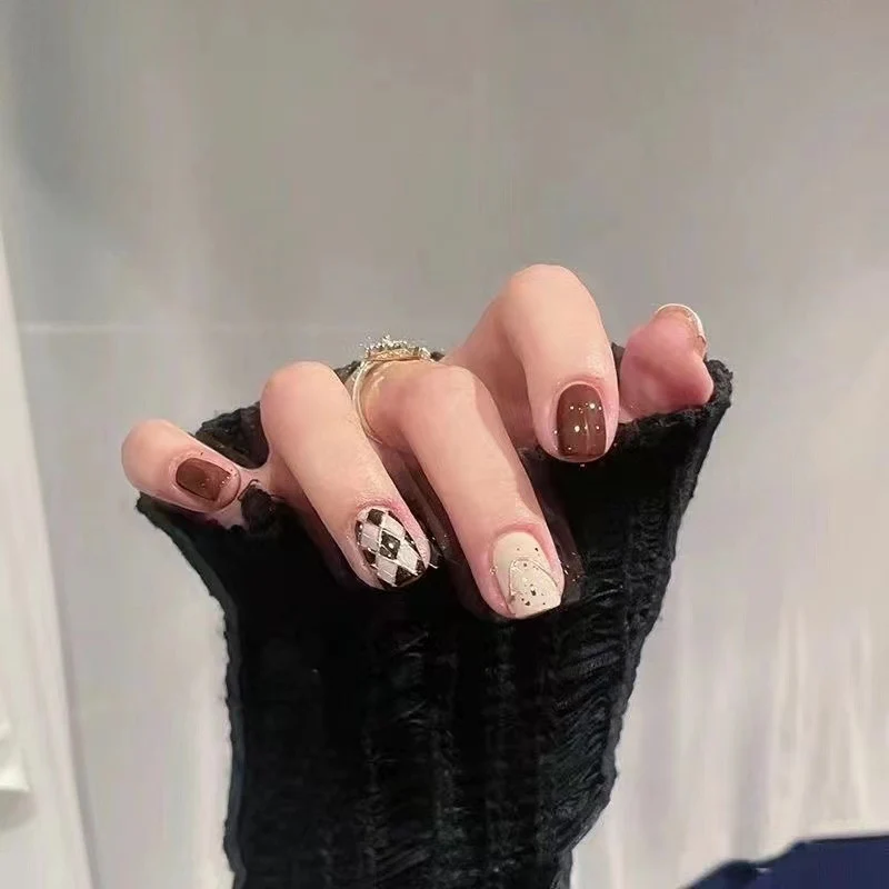 Kreative Press-On Nagelkunst