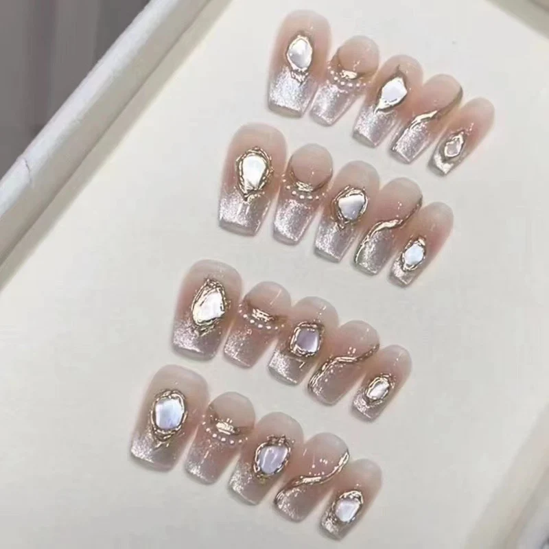 Elegantes Press-On Nail Set mit irisierendem Design