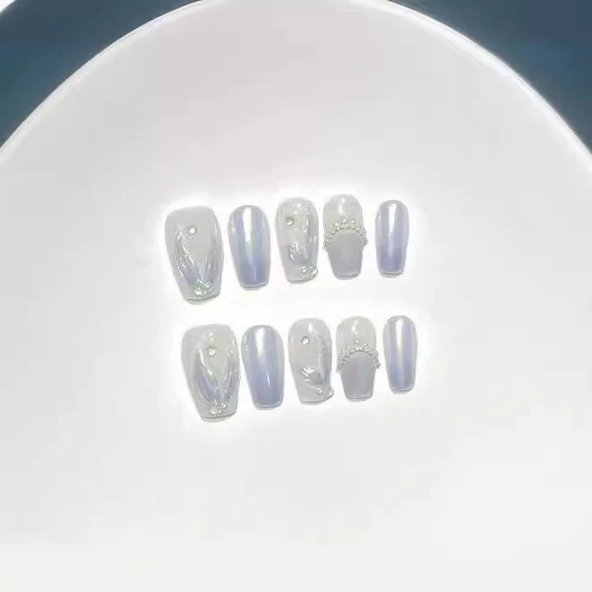 Künstlerisches dekoratives Press-on-Nagelset