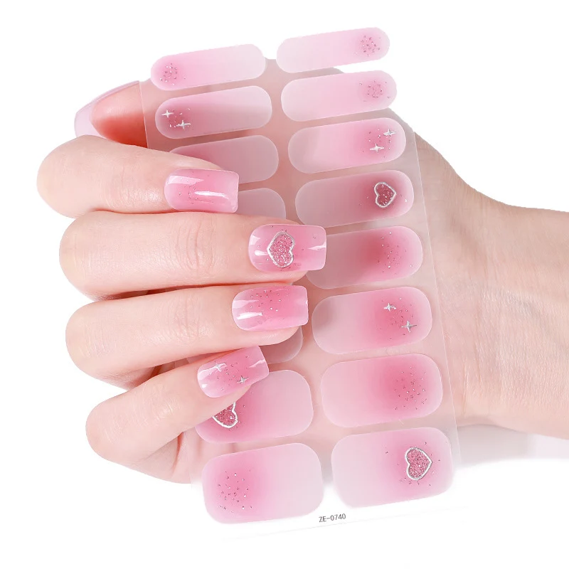 Künstlerische Nagelkunst-Wickel
