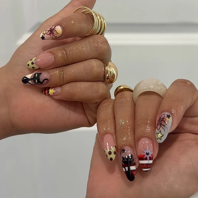 Kreative abstrakte Nagelkunst