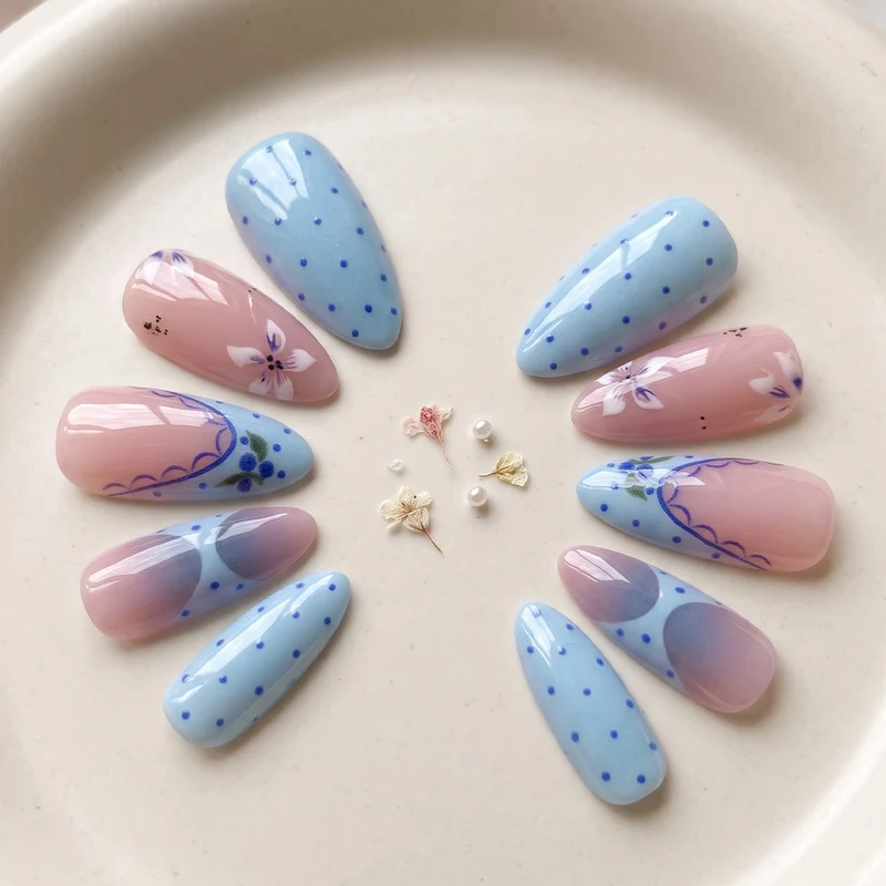 Künstlerisches Press-On Nageldesign
