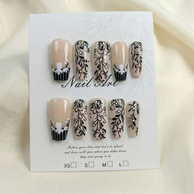 Elegantes blumeninspiriertes Aufklebenageldesign