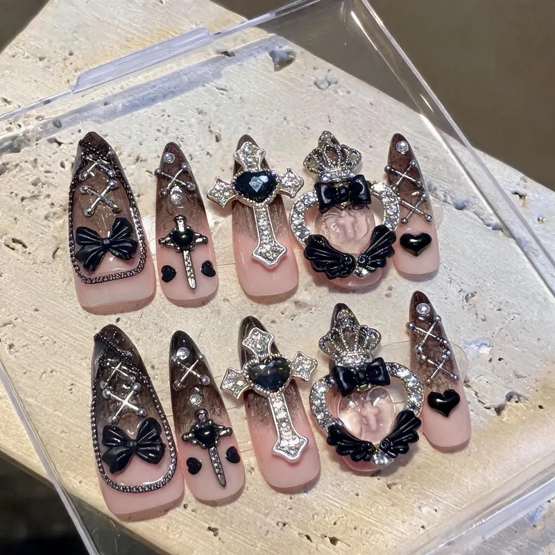 Gothic-inspirierte künstlerische Nagelkunst Tipps
