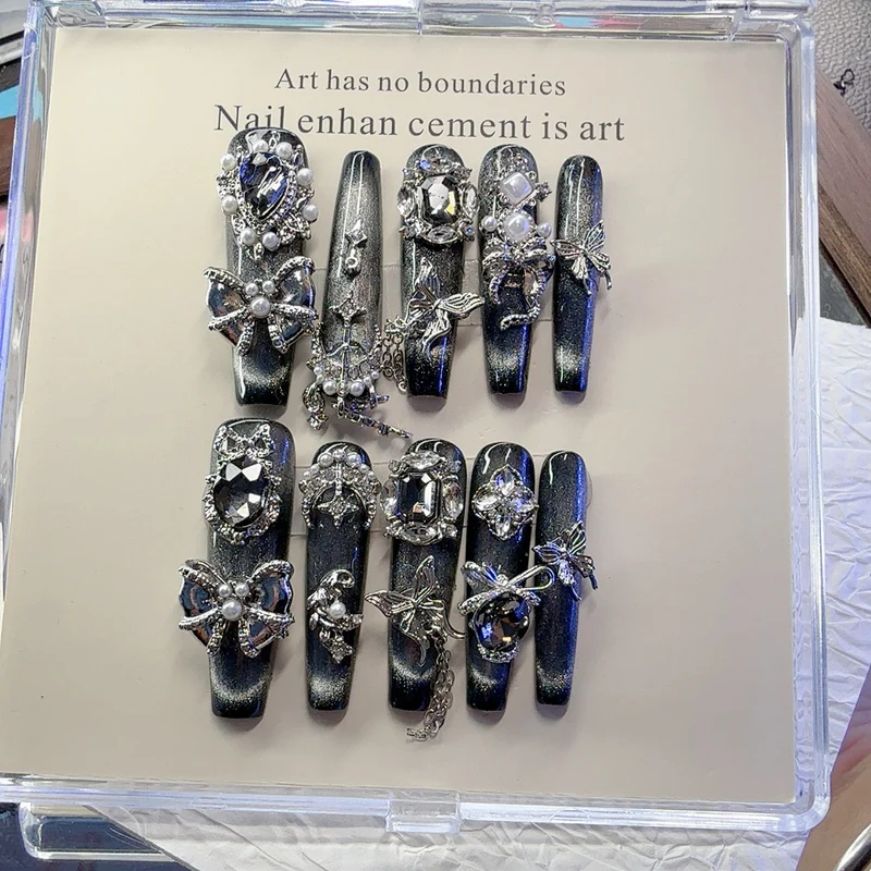 Glamourös mit Strass verzierte Nagelkunst-Set
