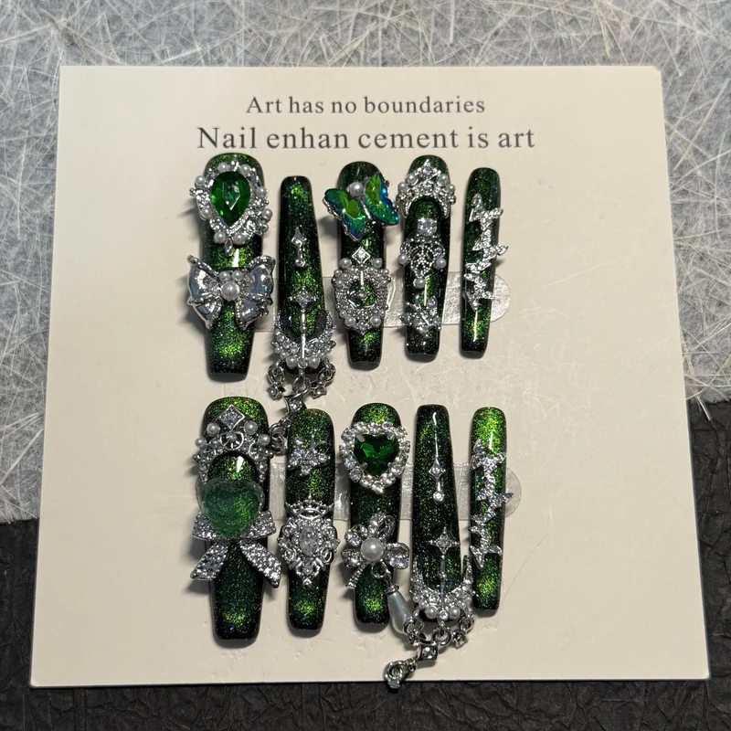 Dekoratives Press-On Nagelkunst Set