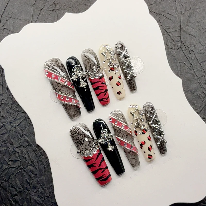 Dekorative Nagelkunst