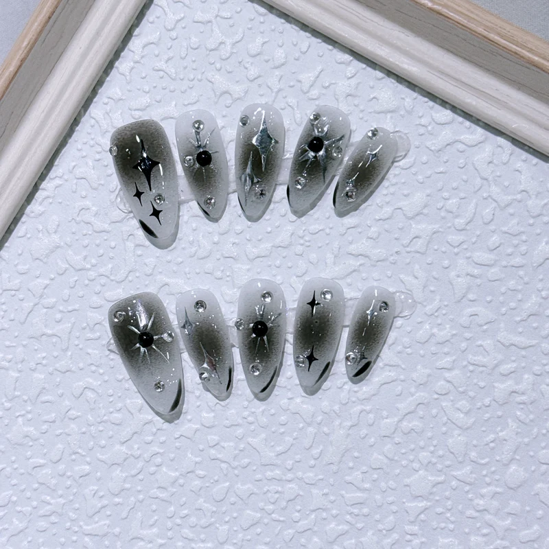 Dekorative Nagelkunst