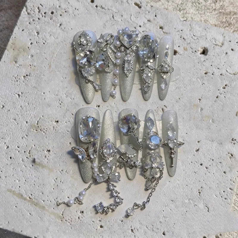 Dekorative Nagelkunst