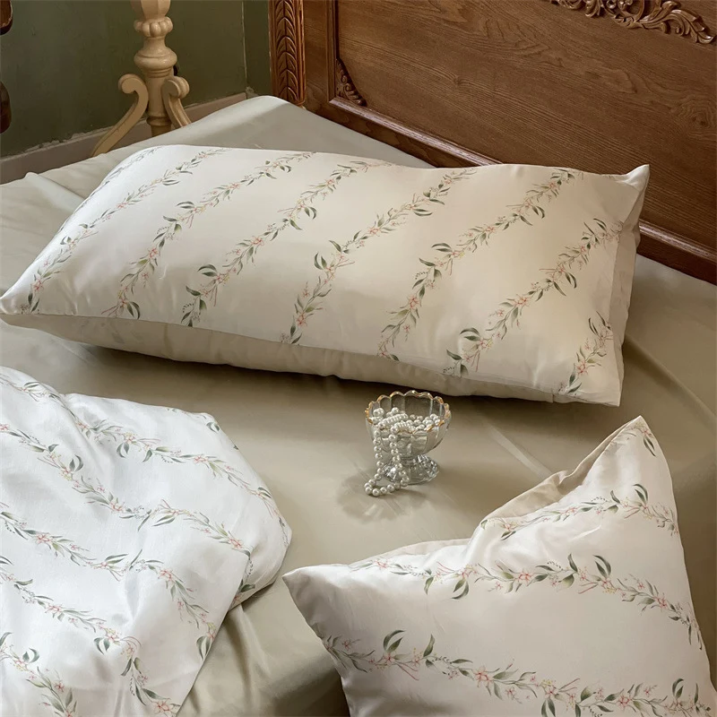 Satin-Bettwäschegarnitur mit floralem Print und Volant