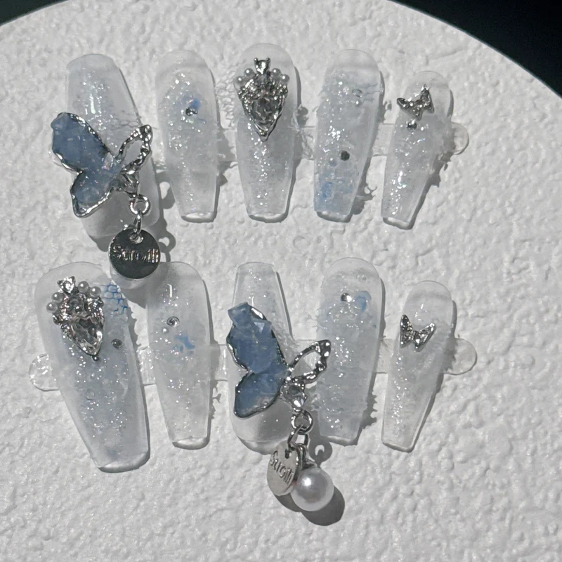 Dekoratives Schmetterling-inspiriertes 3D Press-On Nagelset