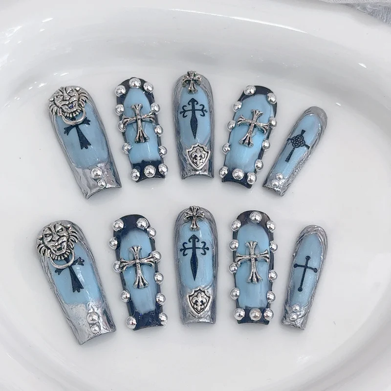 Dekoratives 3D Press-On Nail Set mit Gothic-Elementen