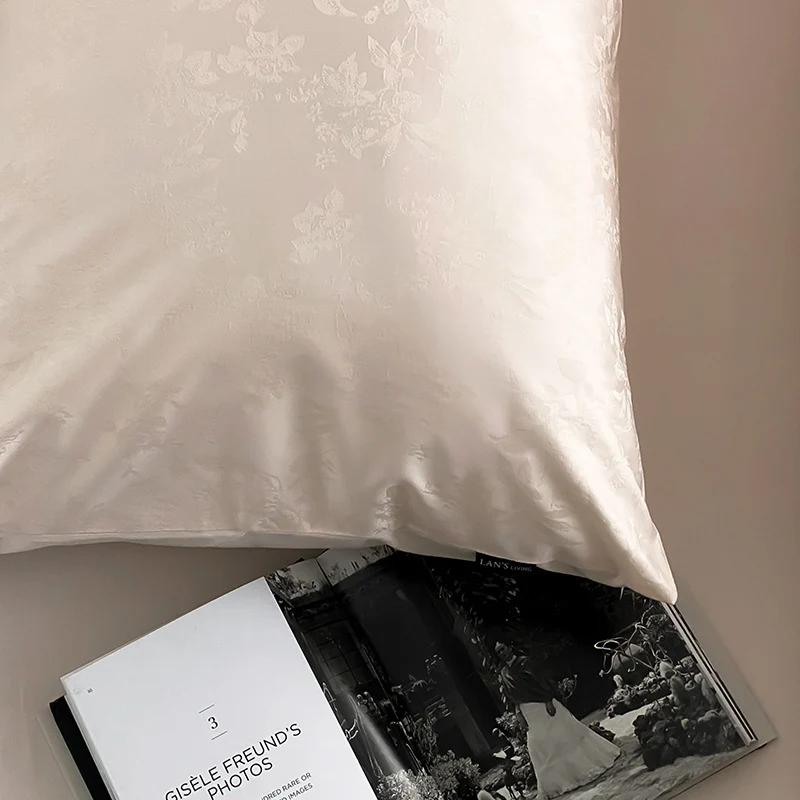 Premium-Satin-Bettwäschegarnitur mit geprägtem Monstera-Blattrelief und knitterarmem Finish