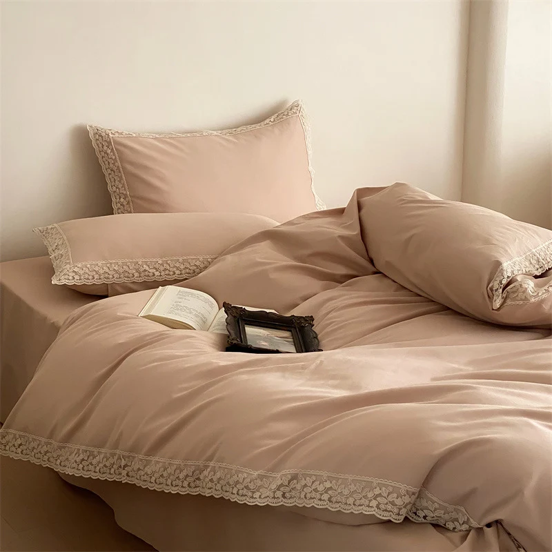 Luxuriöses Satin-Bettwäsche-Set mit feiner Spitzenkante