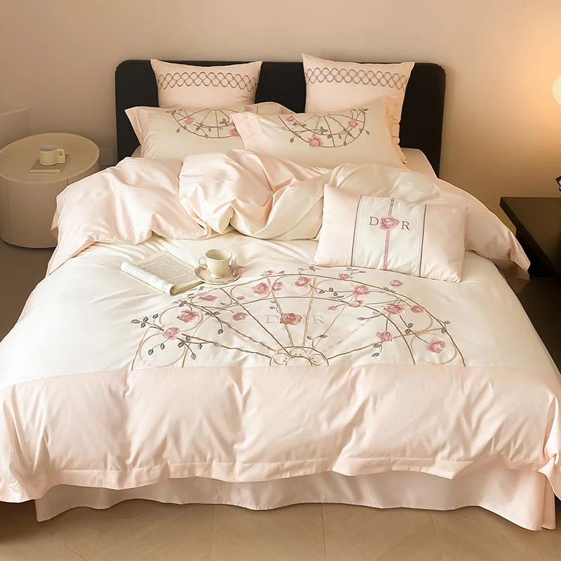 Luxuriöses gesticktes Bettwäsche-Set aus Baumwollsatin mit Rosenmotiv