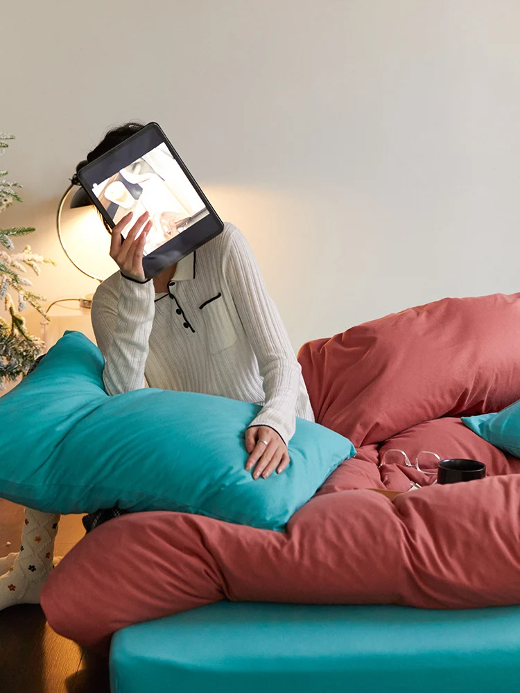 Komfort Ganzjahres-Steppbett mit atmungsaktiver Hohlfaserfüllung und Jersey-Spannbettlaken-Set