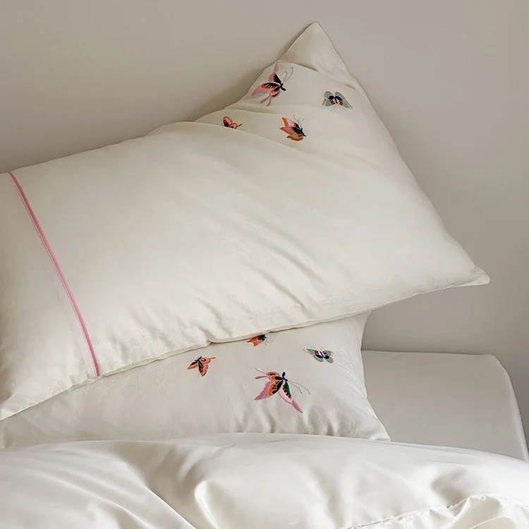 Satin-Jacquard Bettwäsche-Set mit bestickten Schmetterlingsdetails