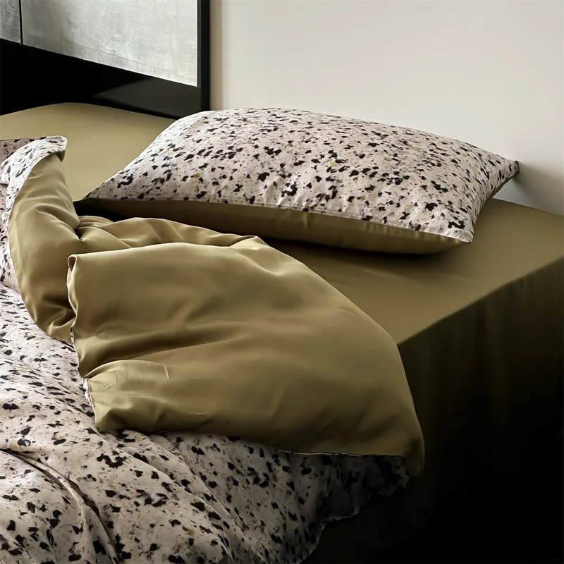 Satin-Bettwäschegarnitur mit Marmor-Print, extra-feinem Satin und Hotelverschluss