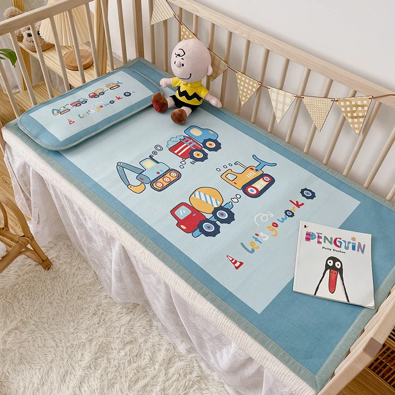 Gepolsterte Baby-Krippenauflage mit Gute‑Nacht-Print, rutschfester Unterseite und abwischbarem Bezug