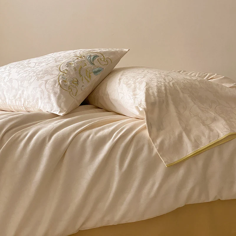Luxuriöses Jacquard-Bettwäsche-Set aus Baumwollsatin mit Steppdecke und bestickten Kissenbezügen