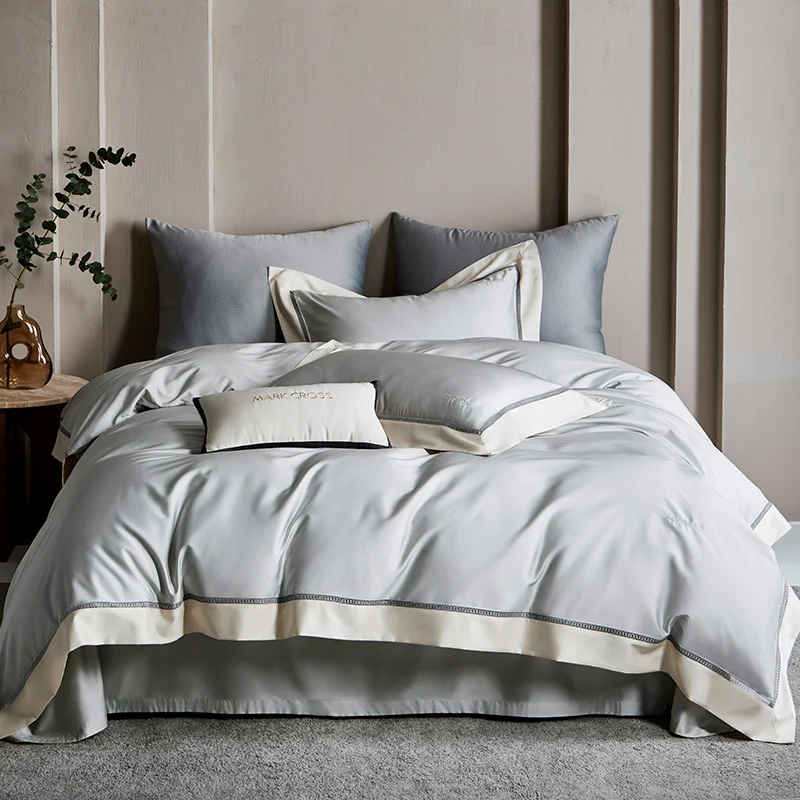 Elegantes Satin-Duvetbezug-Set mit kontrastierender Saumblende und feiner Biese