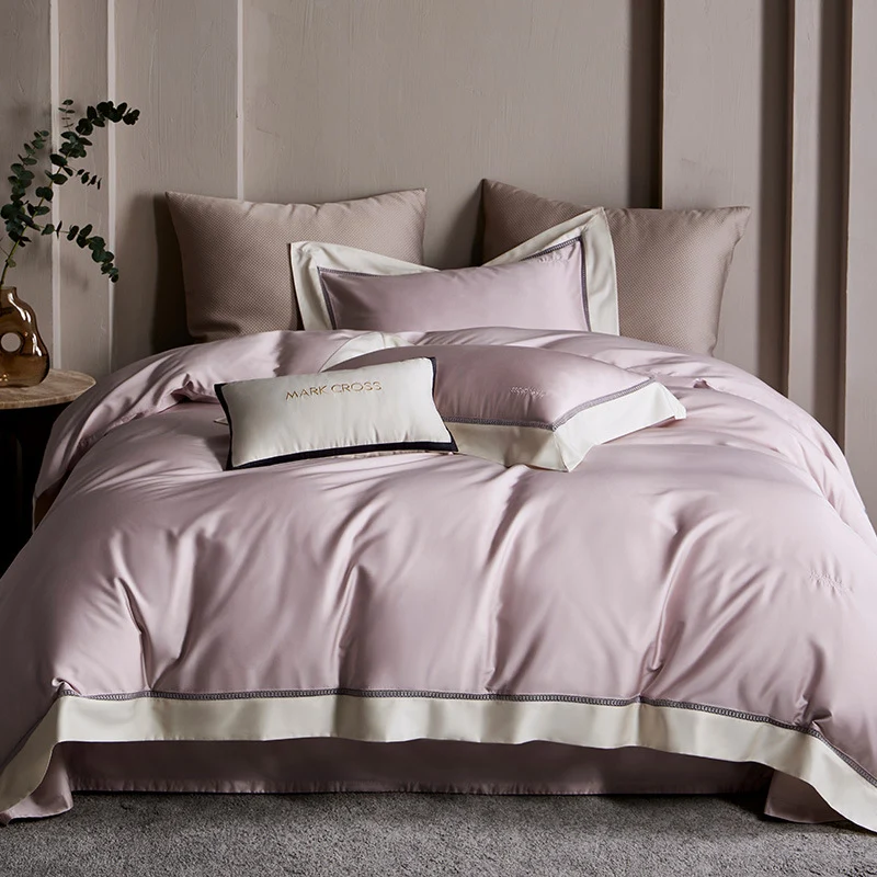 Elegantes Satin-Duvetbezug-Set mit kontrastierender Saumblende und feiner Biese