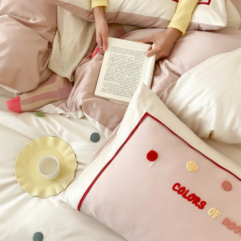 Bettwäsche-Set mit bestickten Polka-Dots aus Baumwollsatin, wendbarer Duvetbezug & dekorativen Kissen