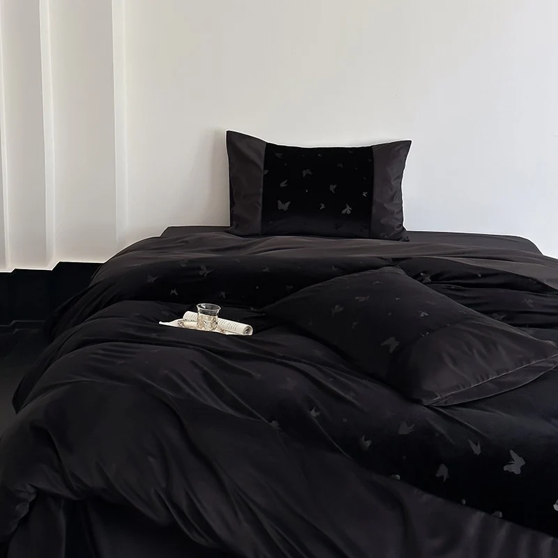 Luxuriöse Bettwäschegarnitur mit seidenmattem Finish und Schmetterlingsjacquard