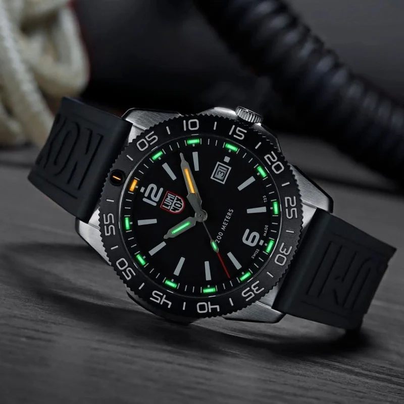 Luminox Pacific Diver XS.3121.1 Herrenuhr • Tritium-Beleuchtung • 200m Wasserdicht