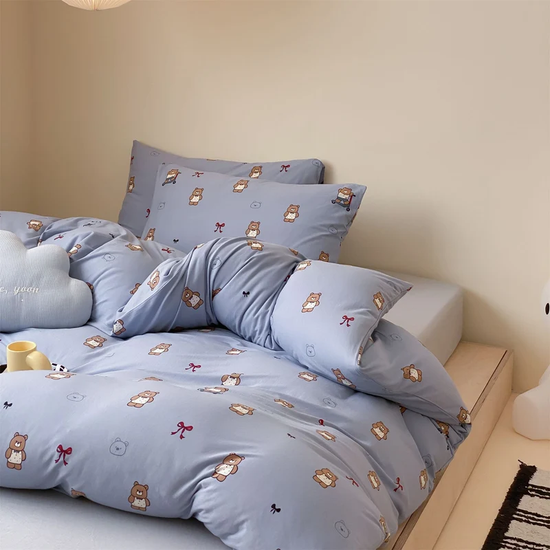 Kinder-Bettwäsche-Garnitur mit verspieltem Tier- und Smile-Print