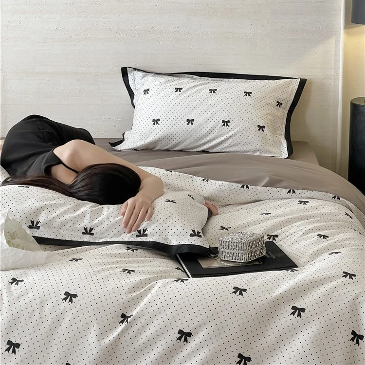 Luxuriöses Baumwollsatin-Bettwäsche-Set mit Schmetterlingsmotiv und kontrastierter Rahmenkante